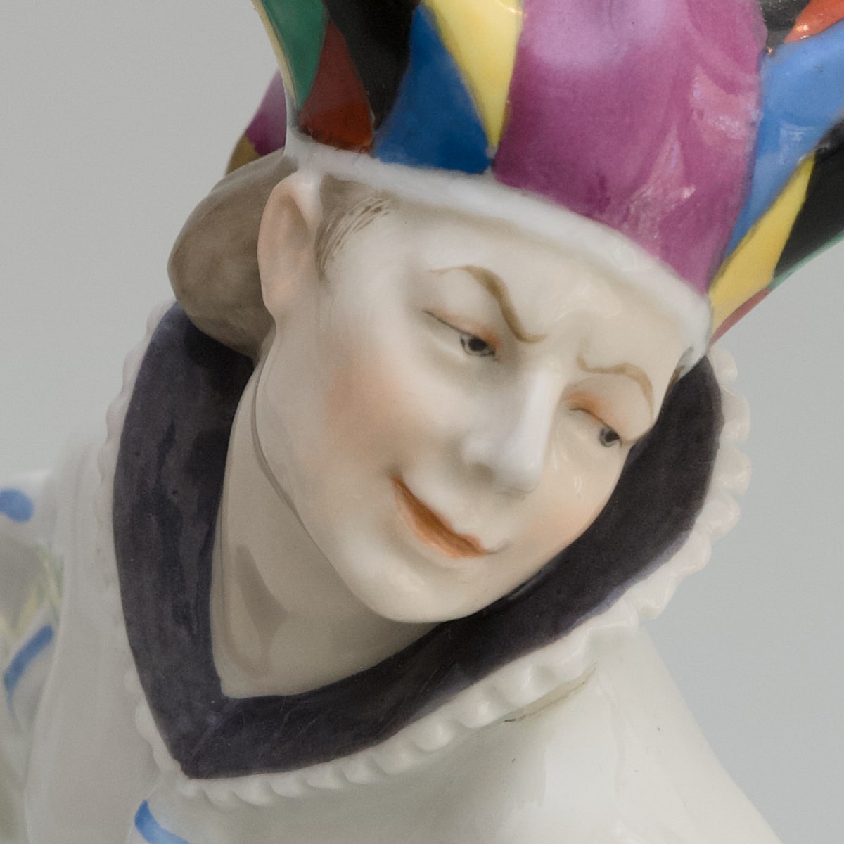 Harlekin im Gewand des Art déco, 1920er-Jahre – Bild 3